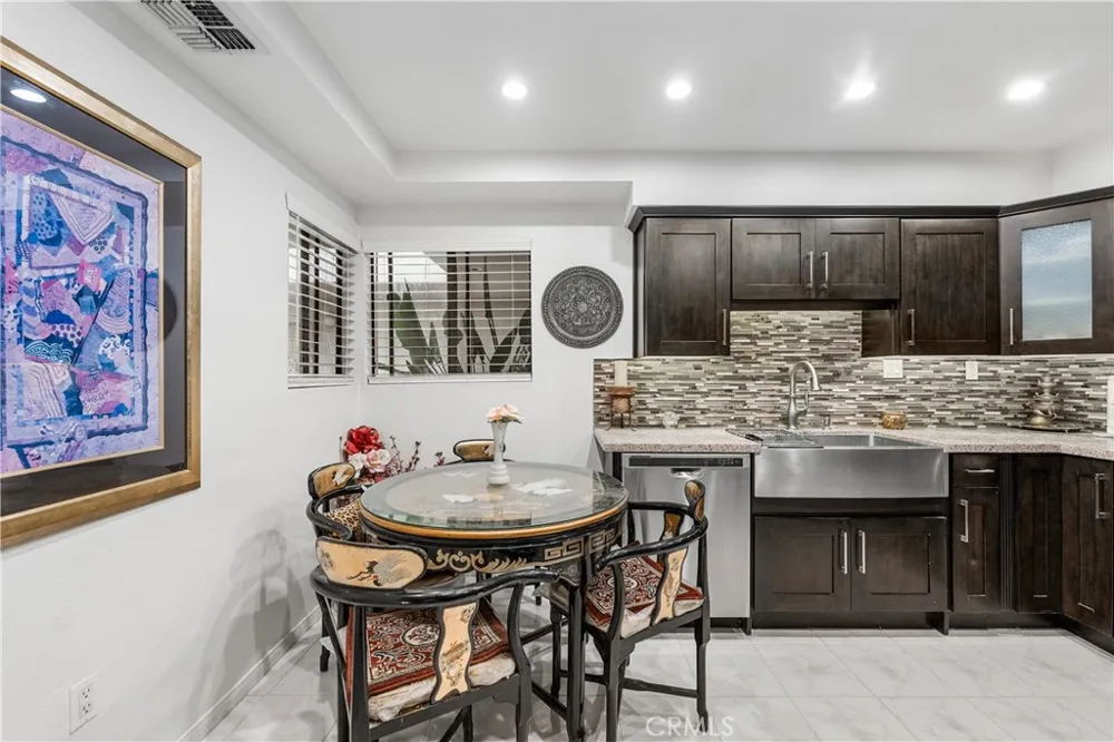 1745 Holly #302 Glendale, CA 91206