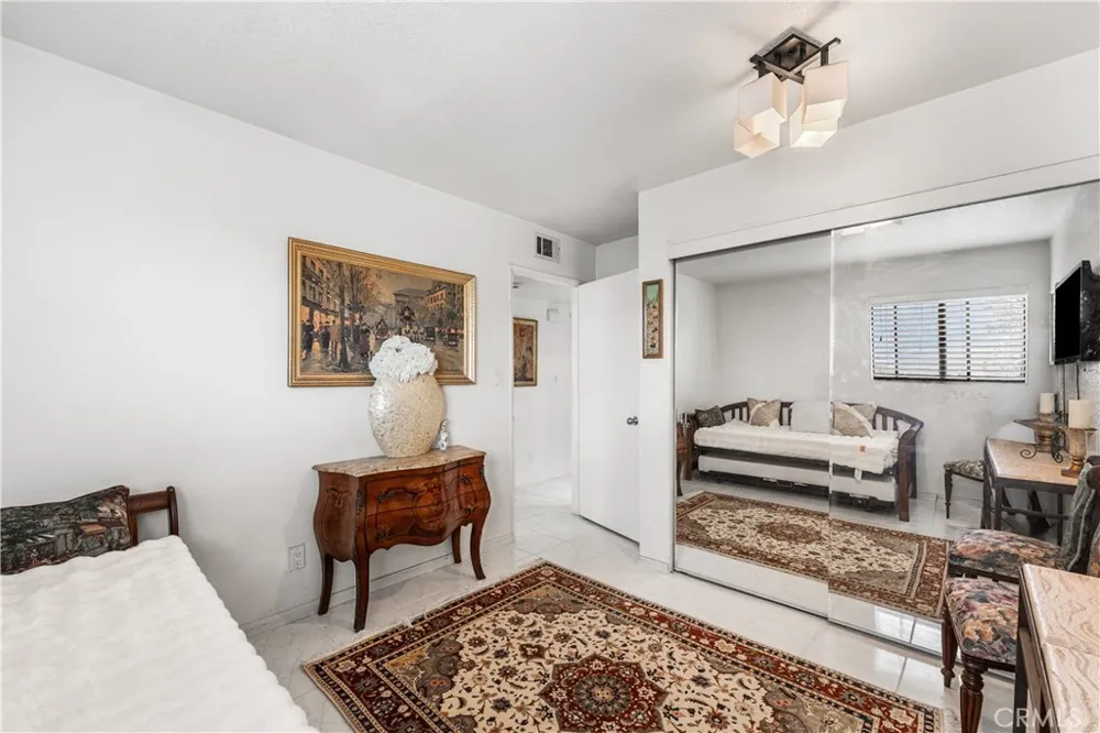 1745 Holly #302 Glendale, CA 91206