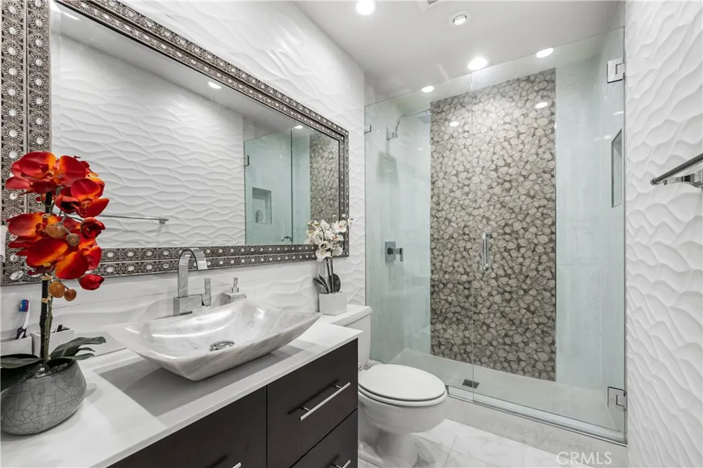 1745 Holly #302 Glendale, CA 91206