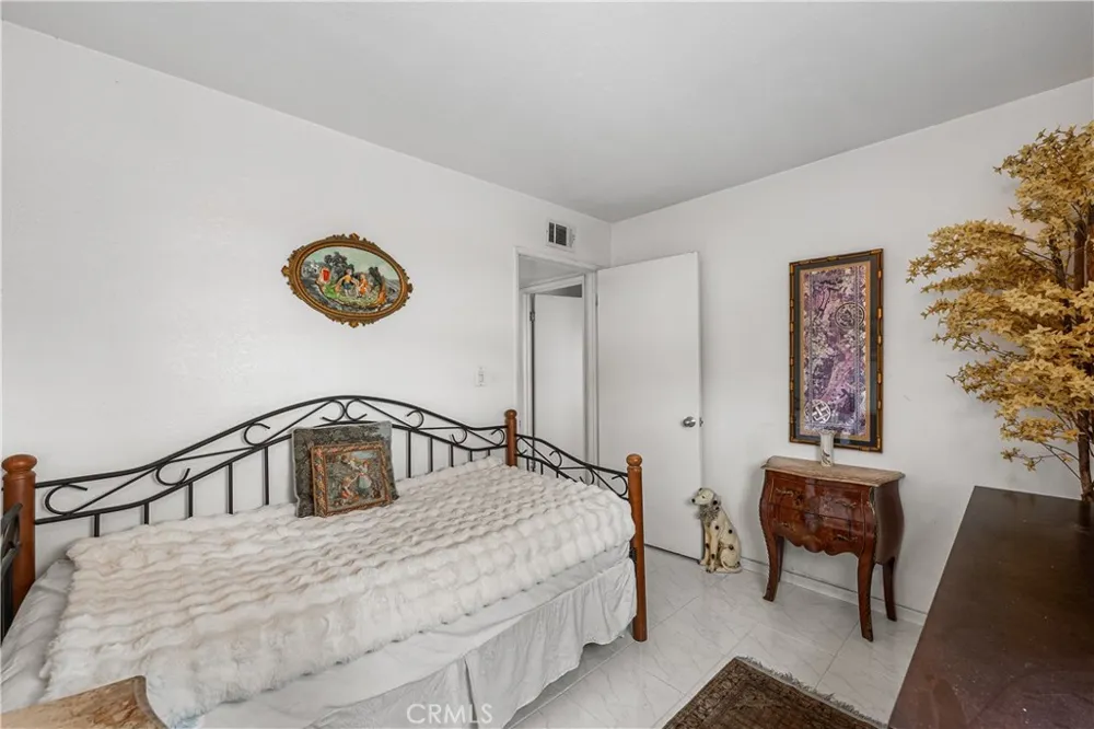 1745 Holly #302 Glendale, CA 91206