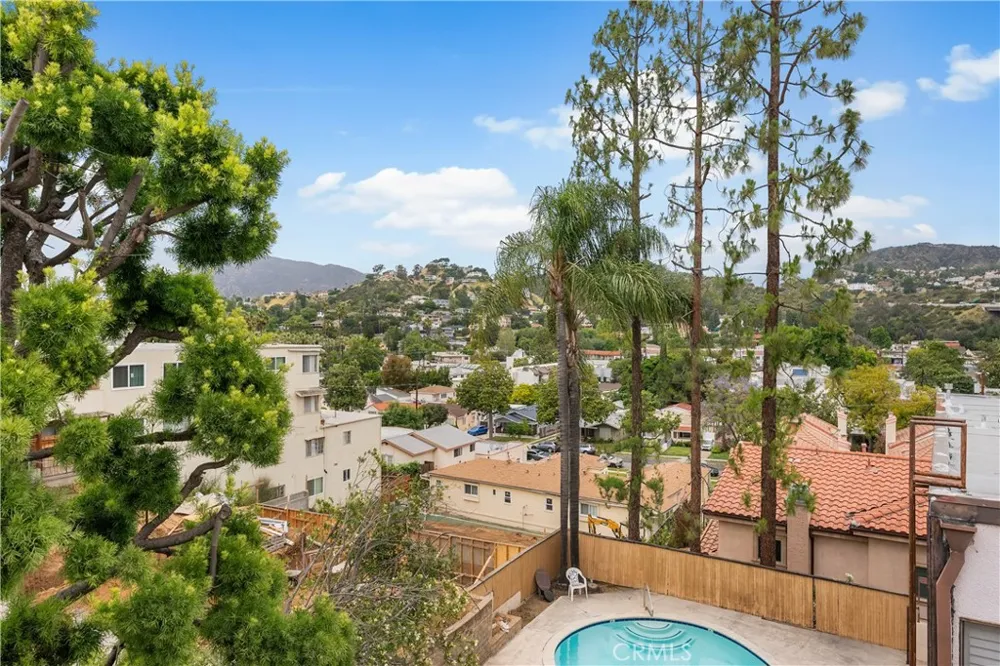 1745 Holly #302 Glendale, CA 91206