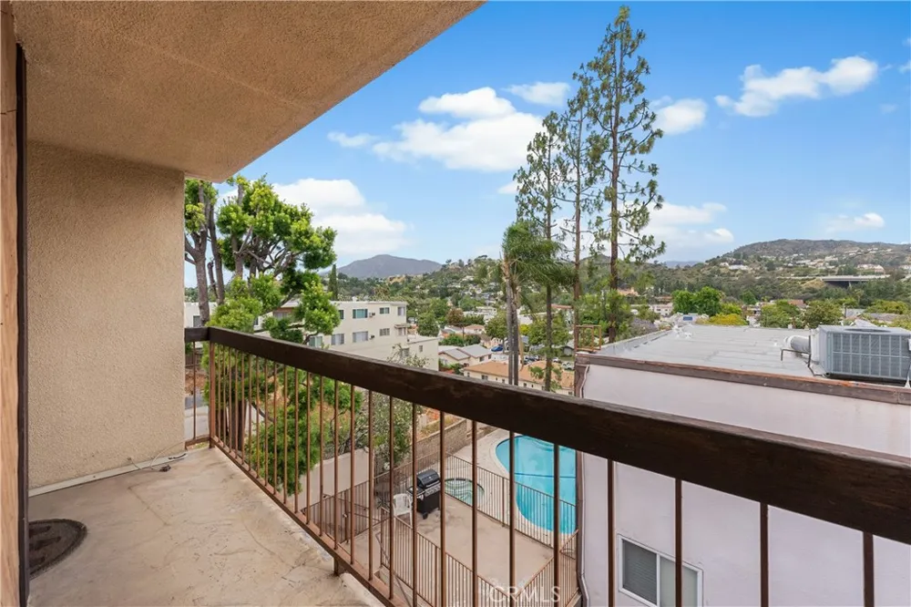 1745 Holly #302 Glendale, CA 91206