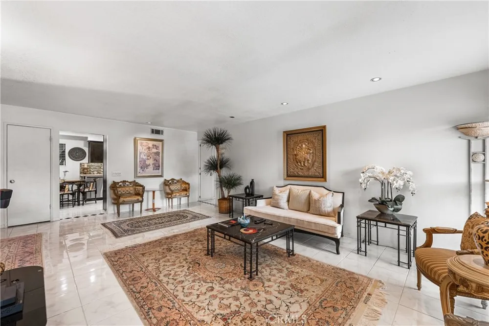 1745 Holly #302 Glendale, CA 91206