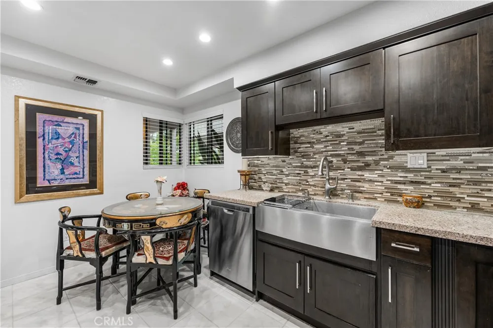 1745 Holly #302 Glendale, CA 91206