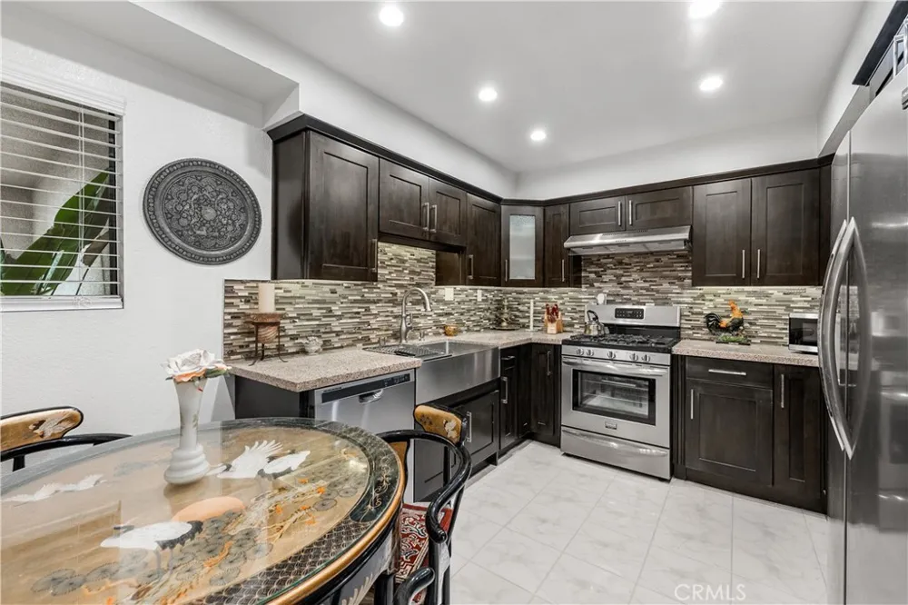 1745 Holly #302 Glendale, CA 91206