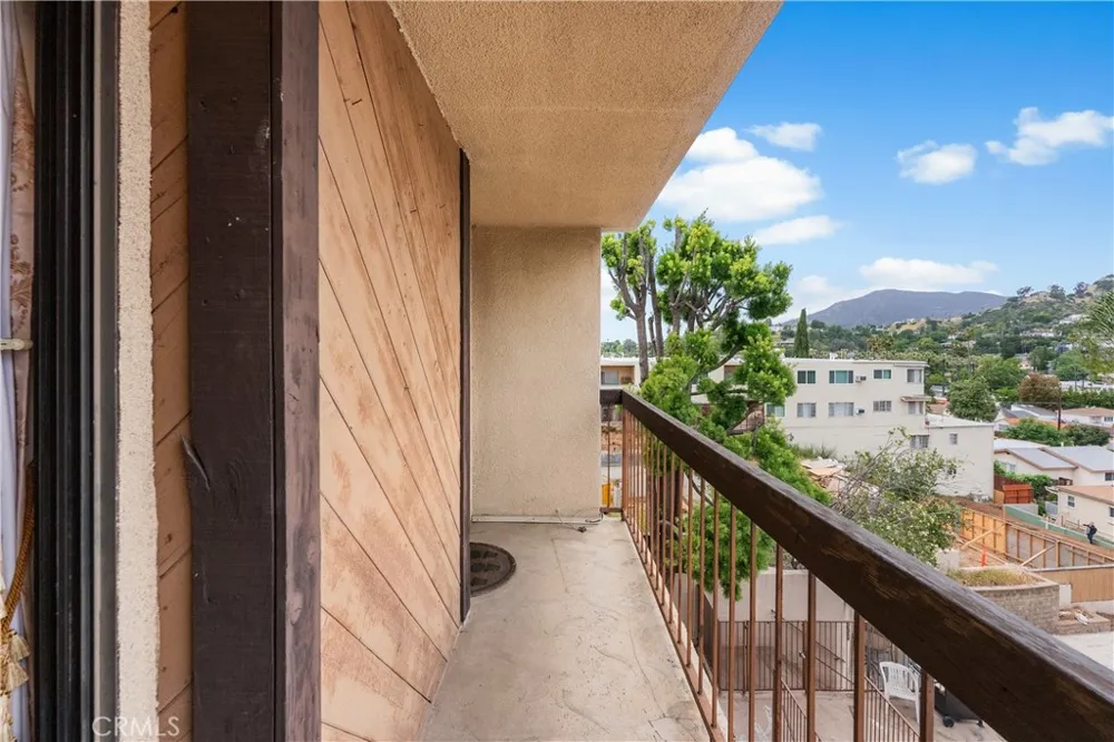 1745 Holly #302 Glendale, CA 91206