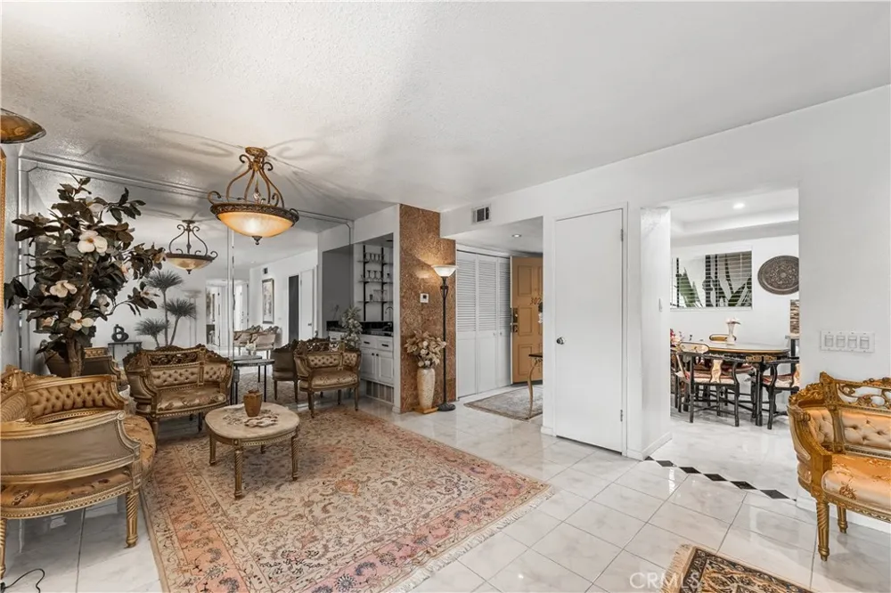 1745 Holly #302 Glendale, CA 91206
