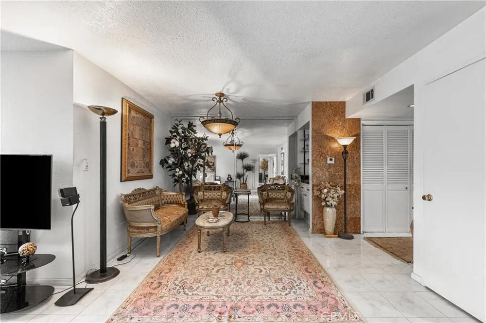 1745 Holly #302 Glendale, CA 91206