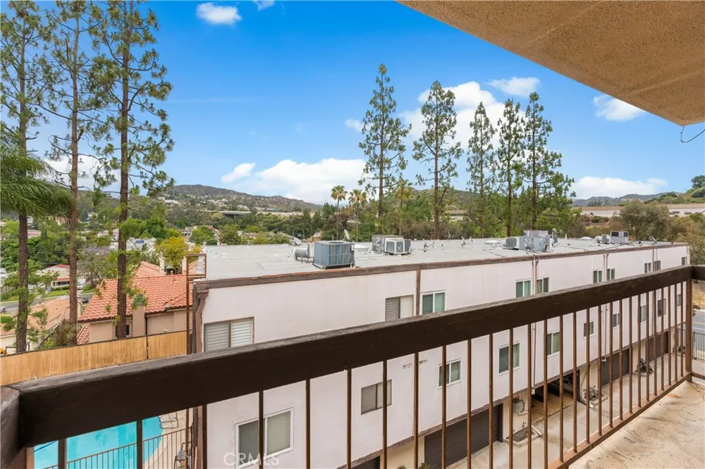 1745 Holly #302 Glendale, CA 91206