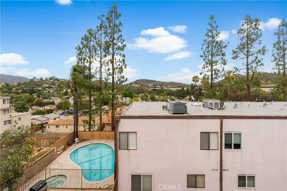 1745 Holly #302 Glendale, CA 91206