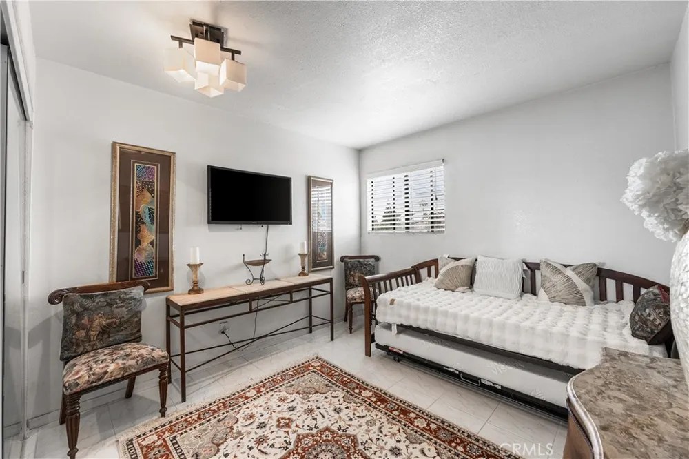1745 Holly #302 Glendale, CA 91206