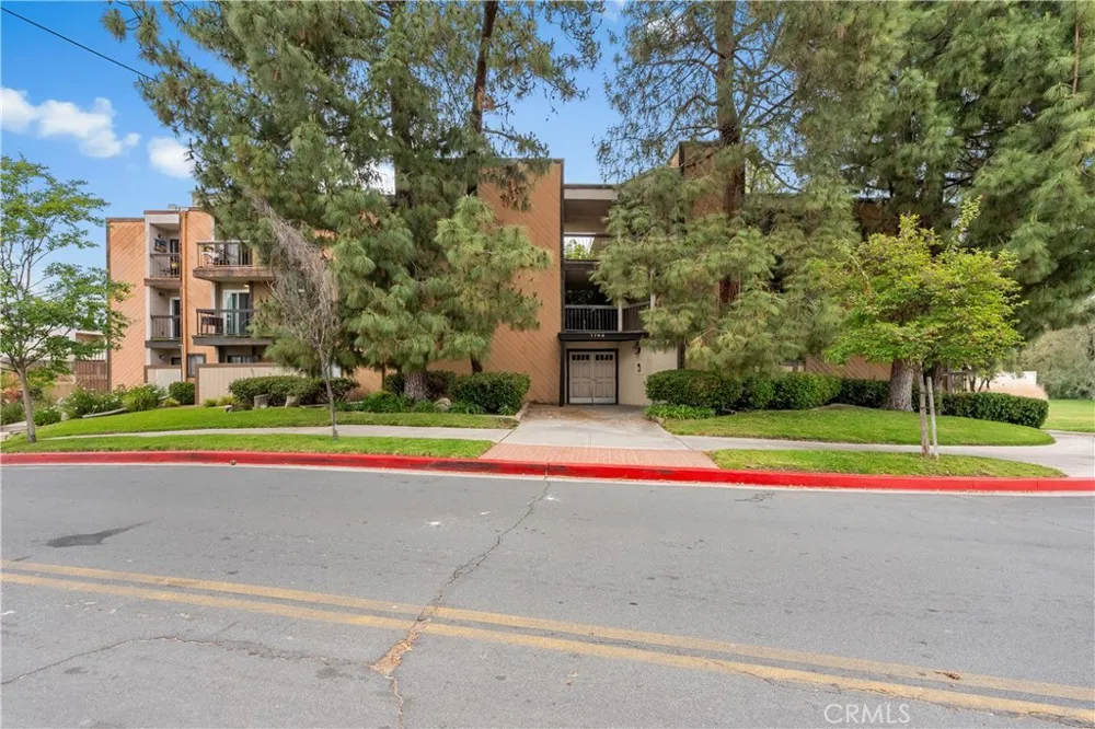 1745 Holly #302 Glendale, CA 91206