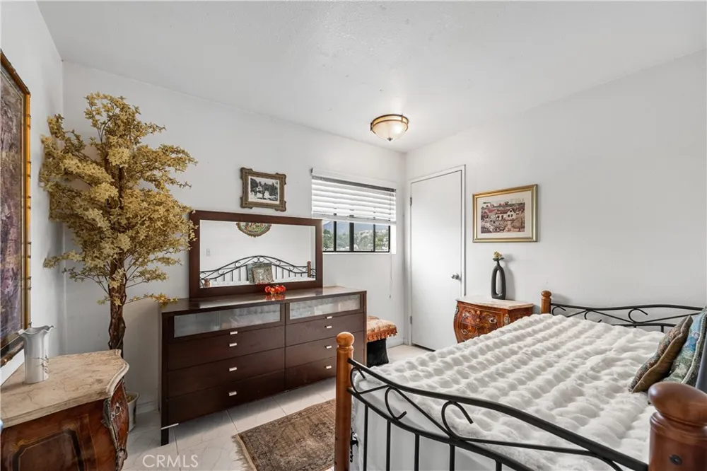 1745 Holly #302 Glendale, CA 91206