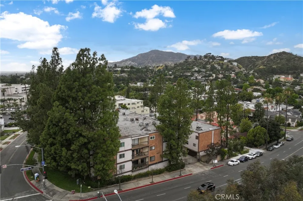 1745 Holly #302 Glendale, CA 91206