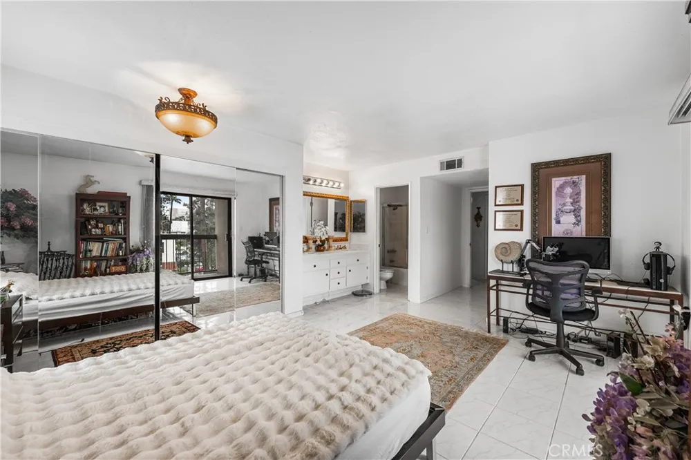 1745 Holly #302 Glendale, CA 91206