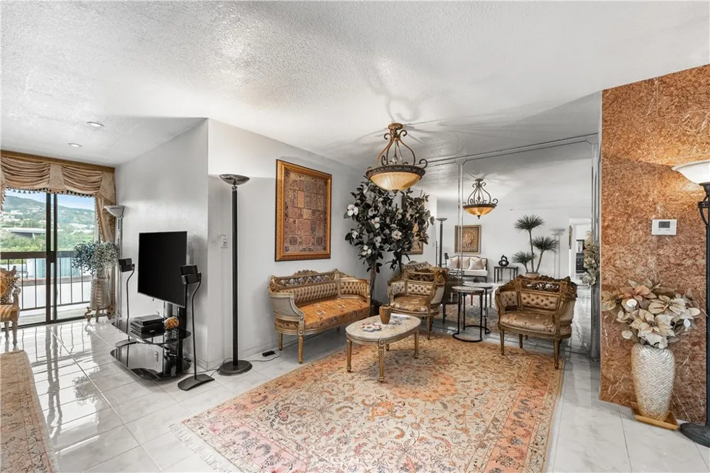 1745 Holly #302 Glendale, CA 91206