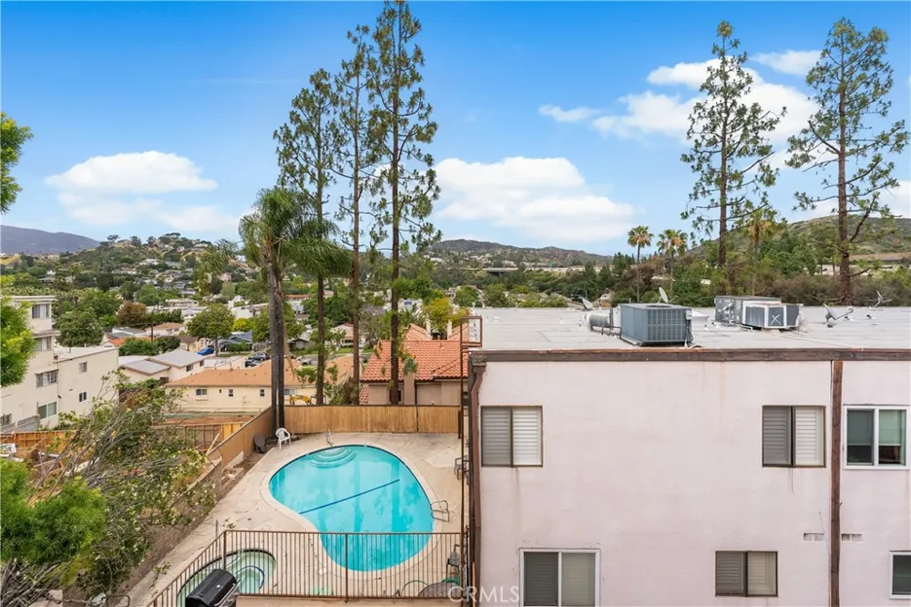1745 Holly #302 Glendale, CA 91206