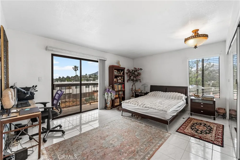 1745 Holly #302 Glendale, CA 91206
