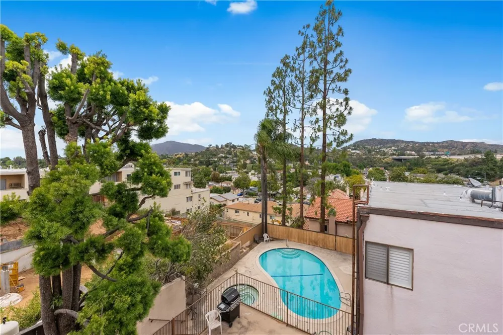 1745 Holly #302 Glendale, CA 91206