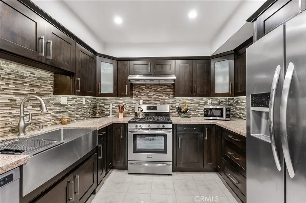 1745 Holly #302 Glendale, CA 91206