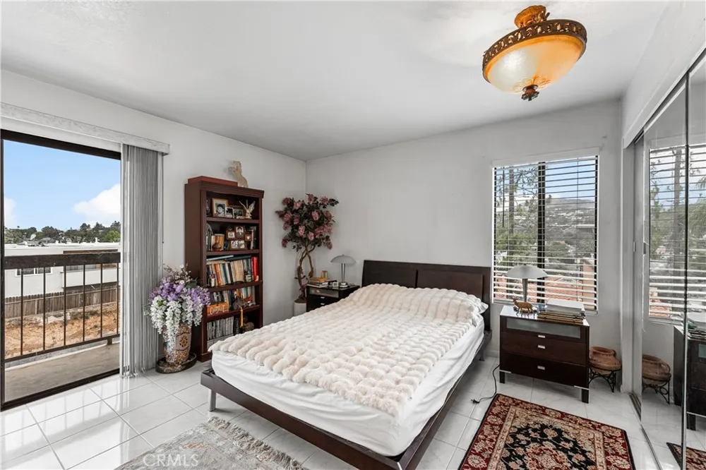 1745 Holly #302 Glendale, CA 91206
