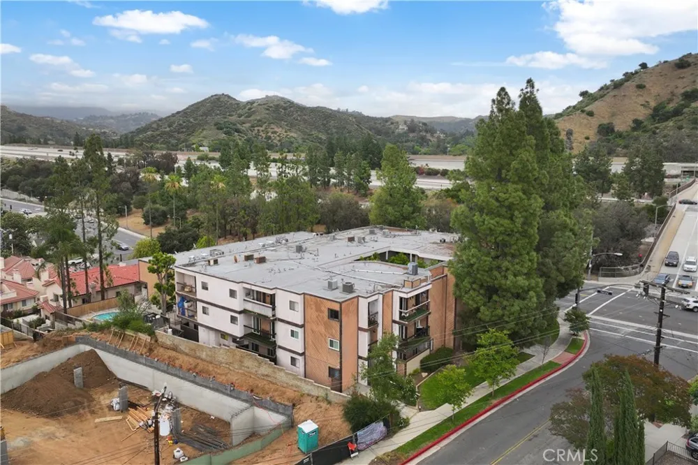 1745 Holly #302 Glendale, CA 91206