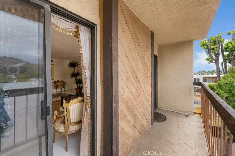 1745 Holly #302 Glendale, CA 91206