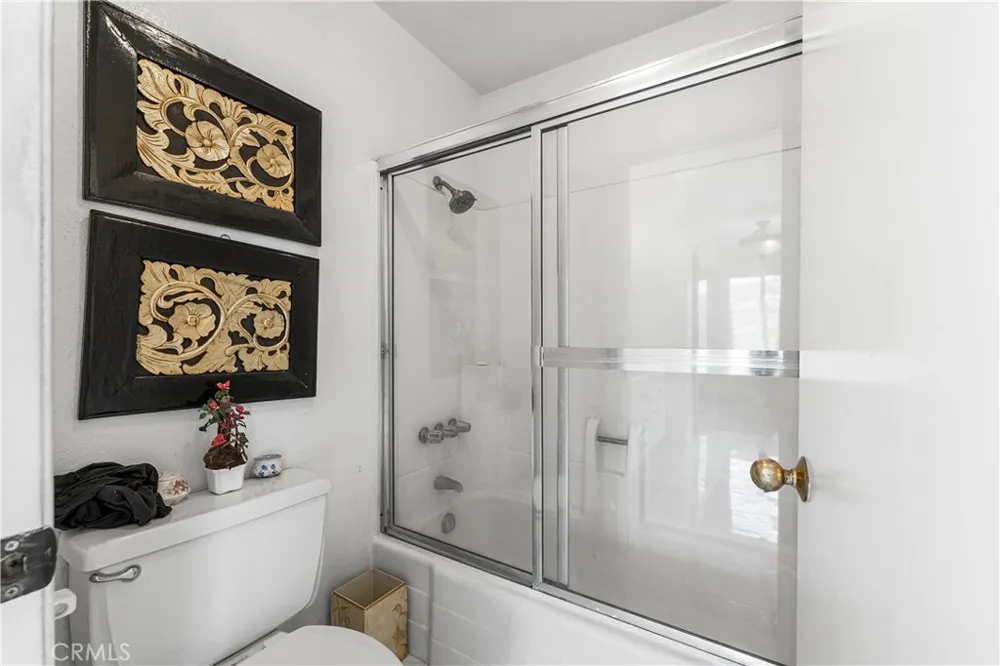 1745 Holly #302 Glendale, CA 91206