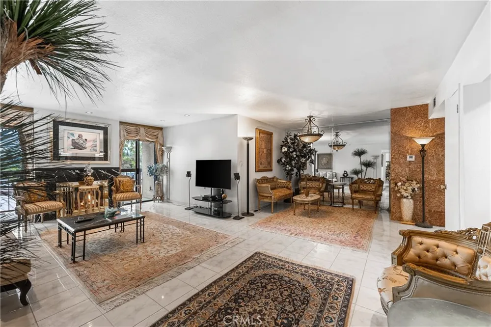1745 Holly #302 Glendale, CA 91206