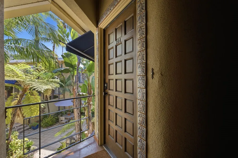 1615 Laurel Avenue #214 Hollywood, CA 90046