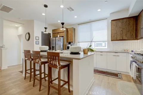 1049 Joels Place