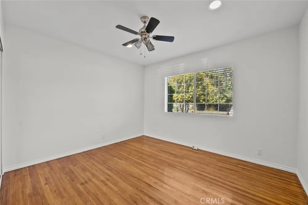 8440 Oakdale Avenue Winnetka, CA 91306