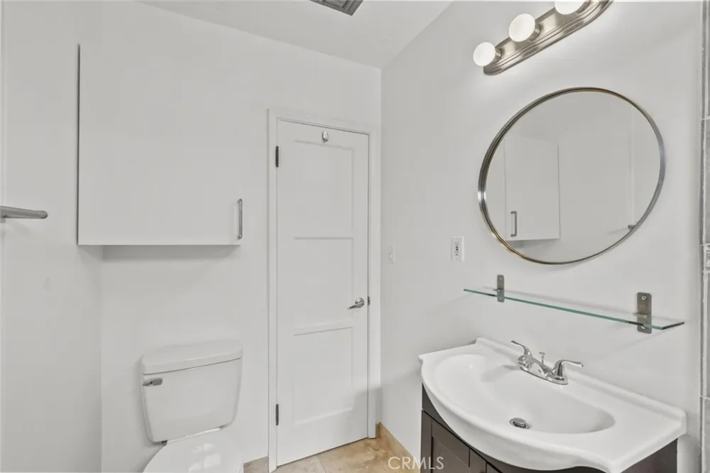8440 Oakdale Avenue Winnetka, CA 91306