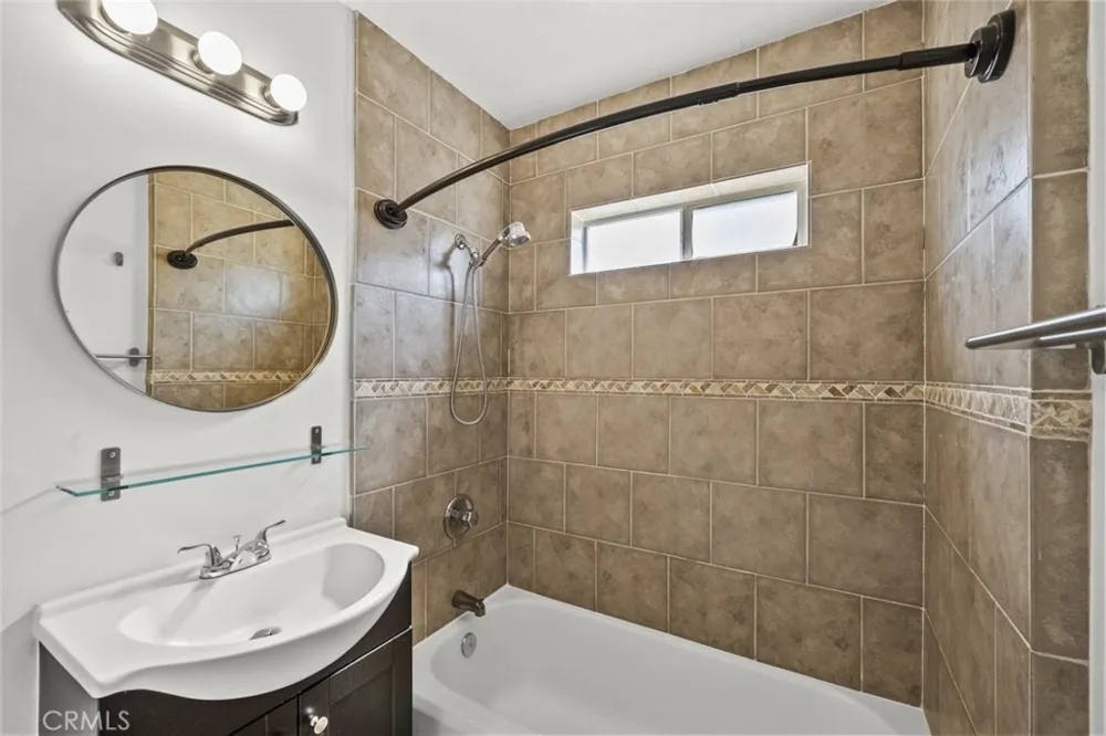 8440 Oakdale Avenue Winnetka, CA 91306