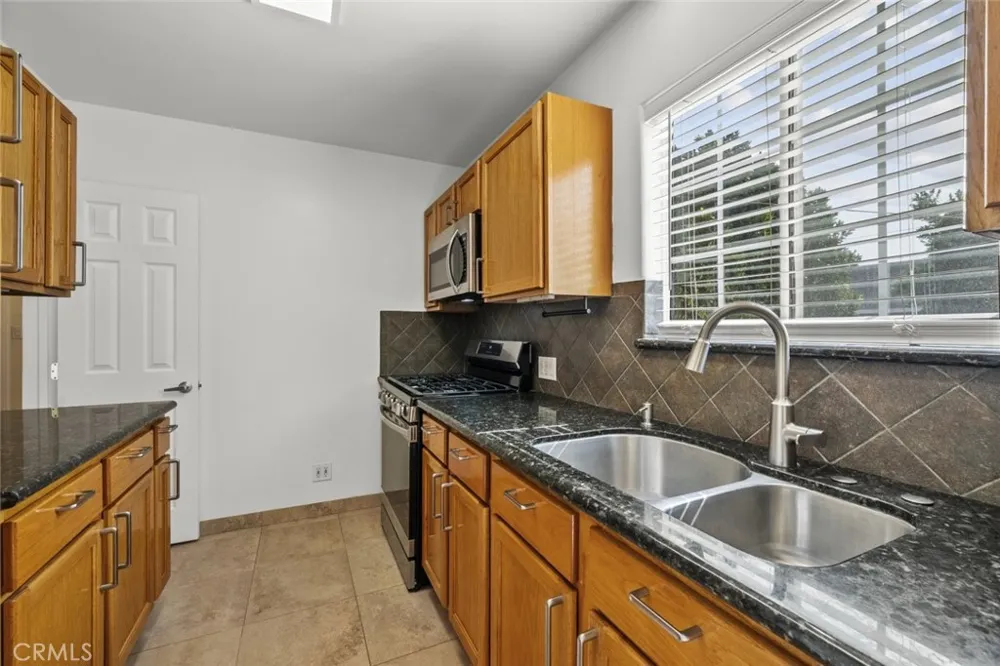 8440 Oakdale Avenue Winnetka, CA 91306