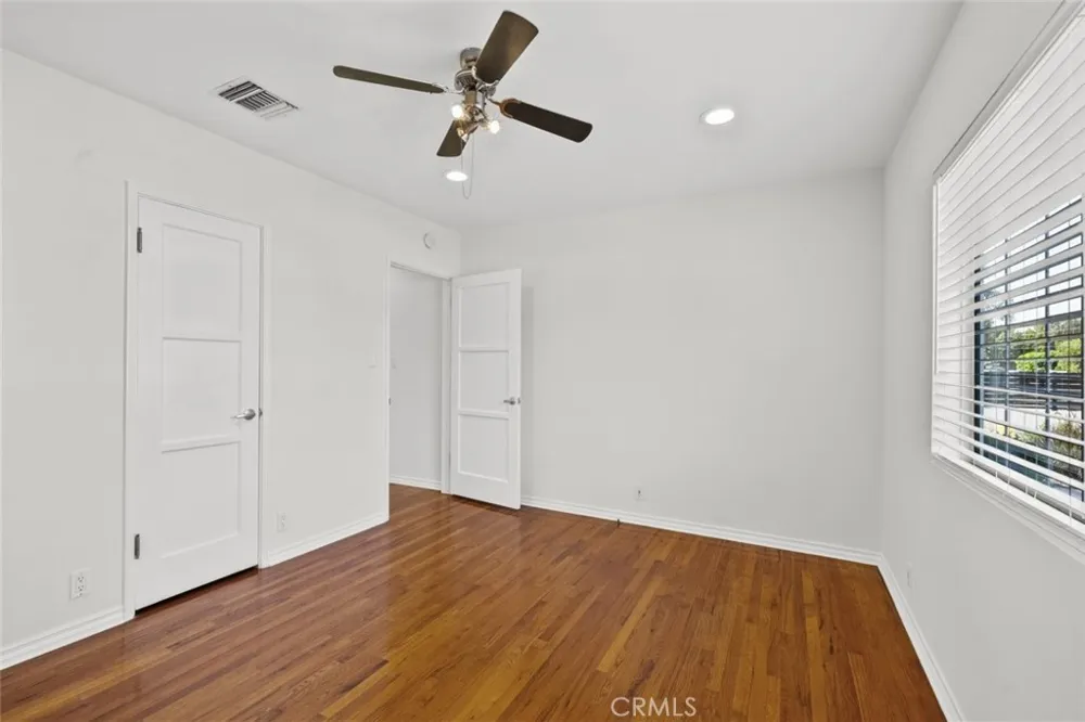 8440 Oakdale Avenue Winnetka, CA 91306