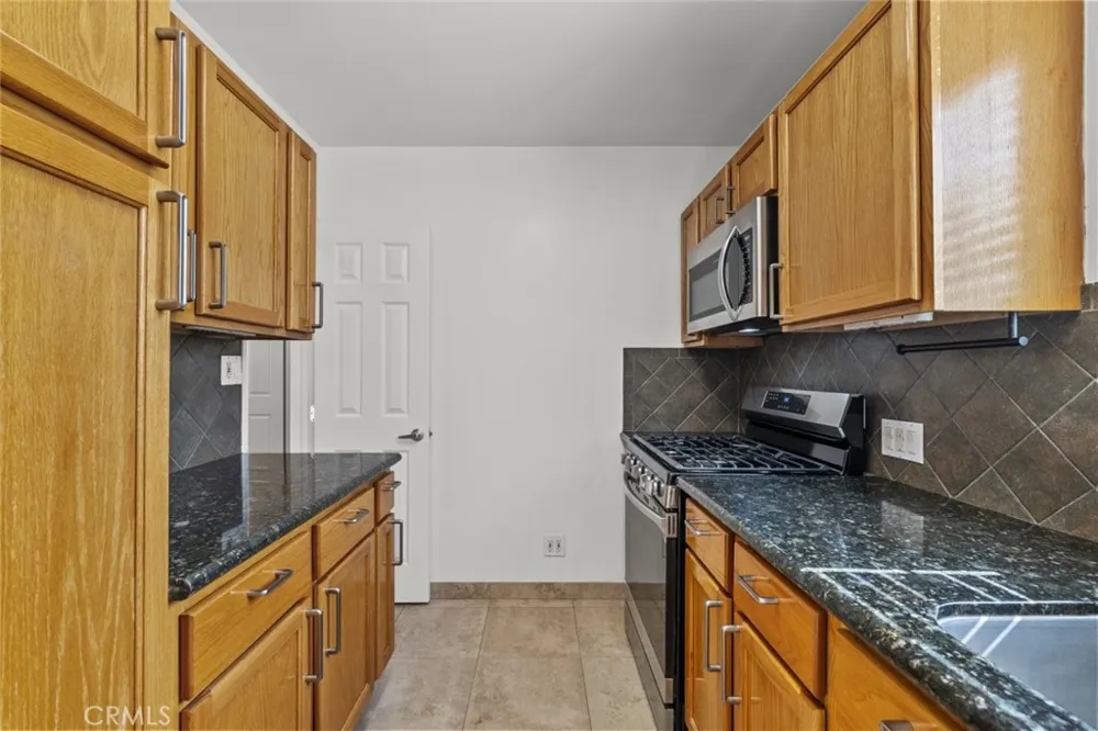 8440 Oakdale Avenue Winnetka, CA 91306