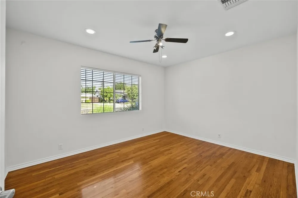 8440 Oakdale Avenue Winnetka, CA 91306