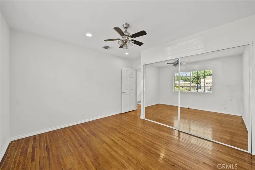 8440 Oakdale Avenue Winnetka, CA 91306