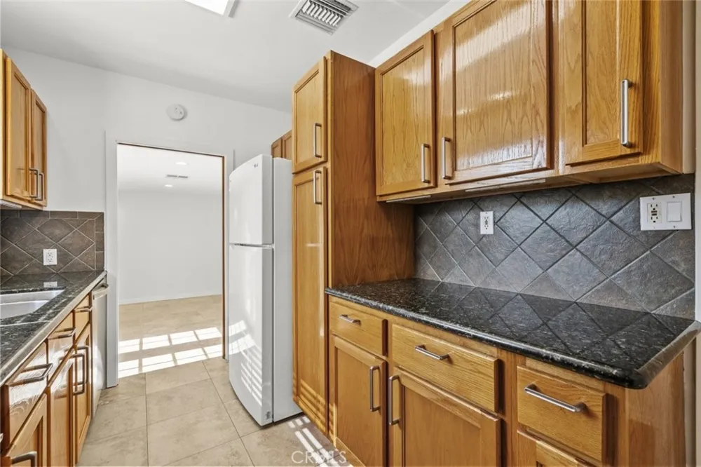 8440 Oakdale Avenue Winnetka, CA 91306