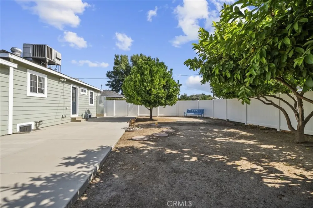 8440 Oakdale Avenue Winnetka, CA 91306