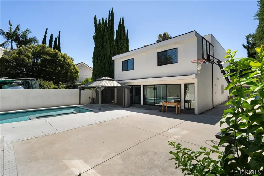 4630 Cedros Avenue Sherman Oaks, CA 91403