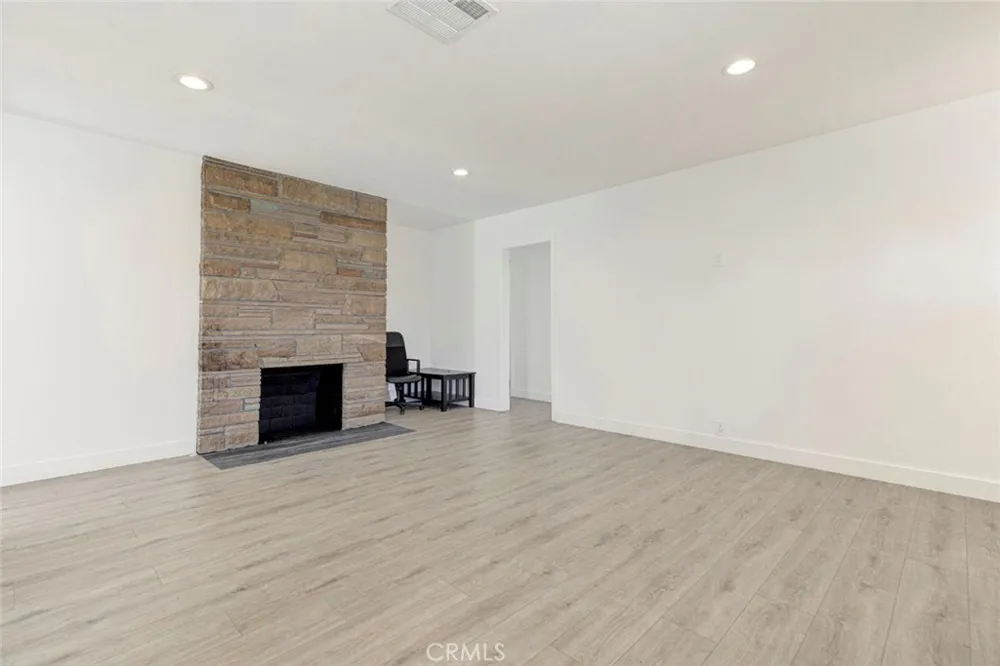 11031 Lull Street Sun Valley, CA 91352