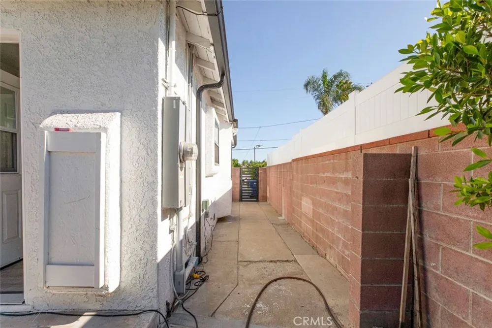 11031 Lull Street Sun Valley, CA 91352
