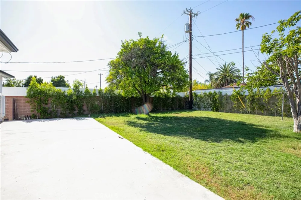 11031 Lull Street Sun Valley, CA 91352