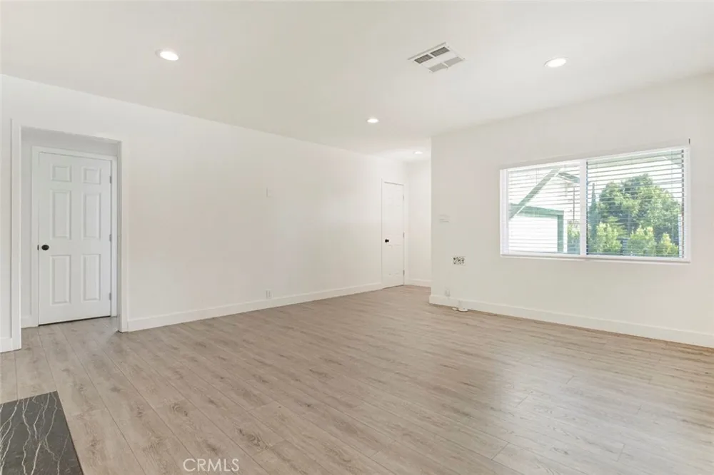 11031 Lull Street Sun Valley, CA 91352