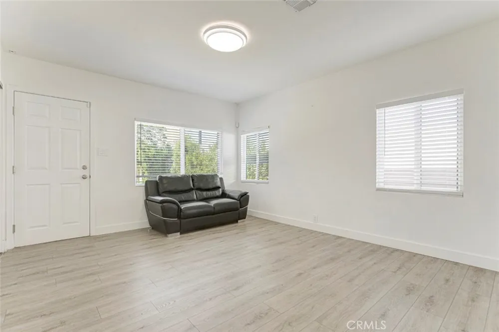 11031 Lull Street Sun Valley, CA 91352