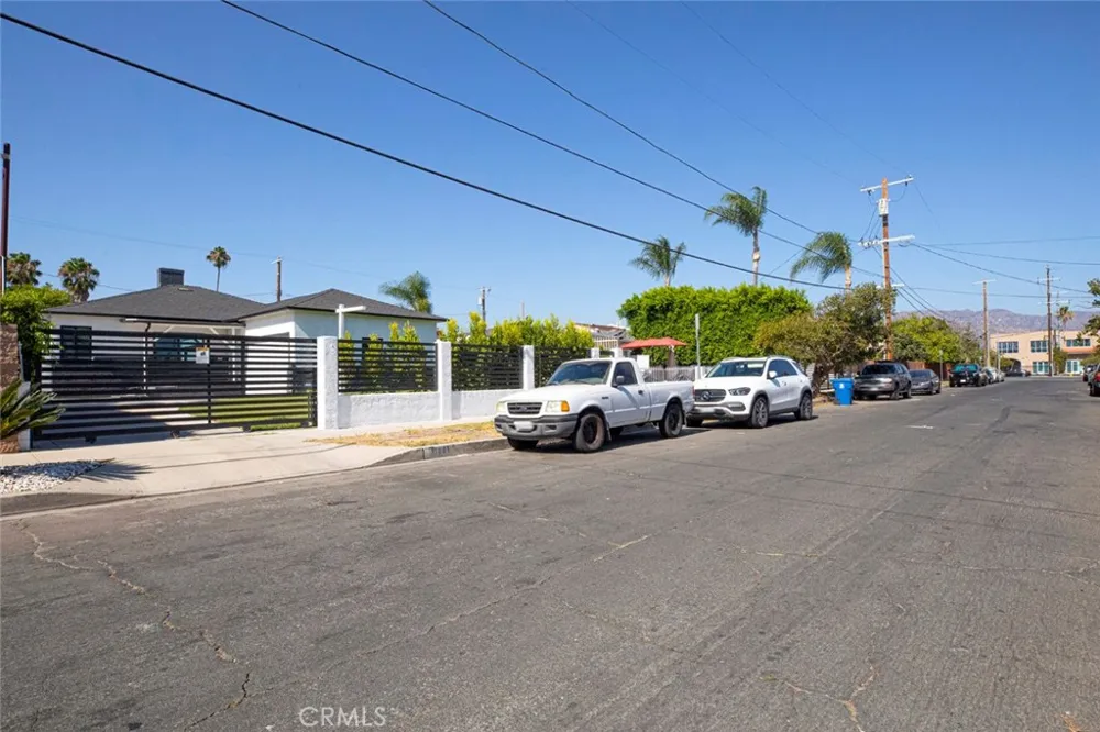 11031 Lull Street Sun Valley, CA 91352