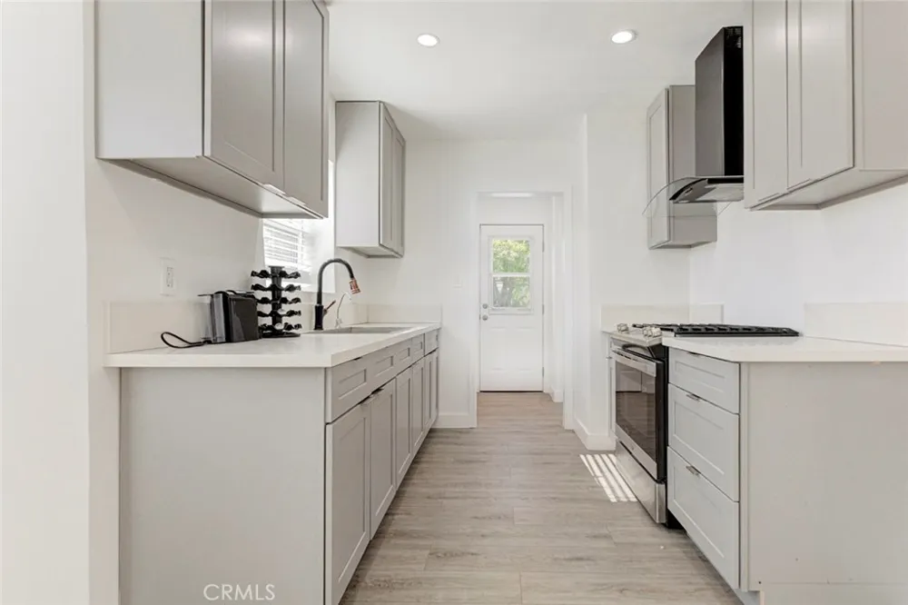 11031 Lull Street Sun Valley, CA 91352