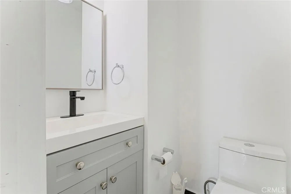 11031 Lull Street Sun Valley, CA 91352